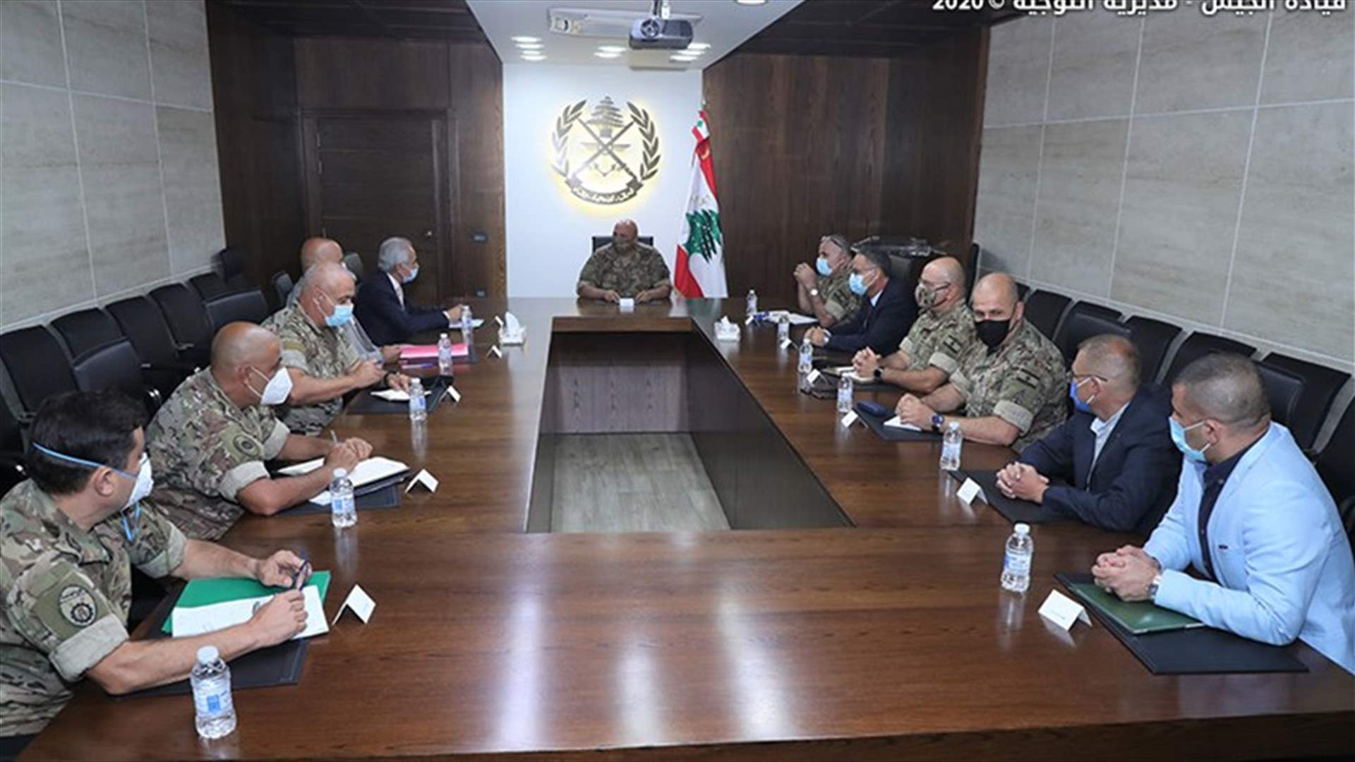 قائد الجيش ترأس اجتماعًا لاستعراض الجهود المستمرة لإزالة آثار الانفجار ورفع الأنقاض
