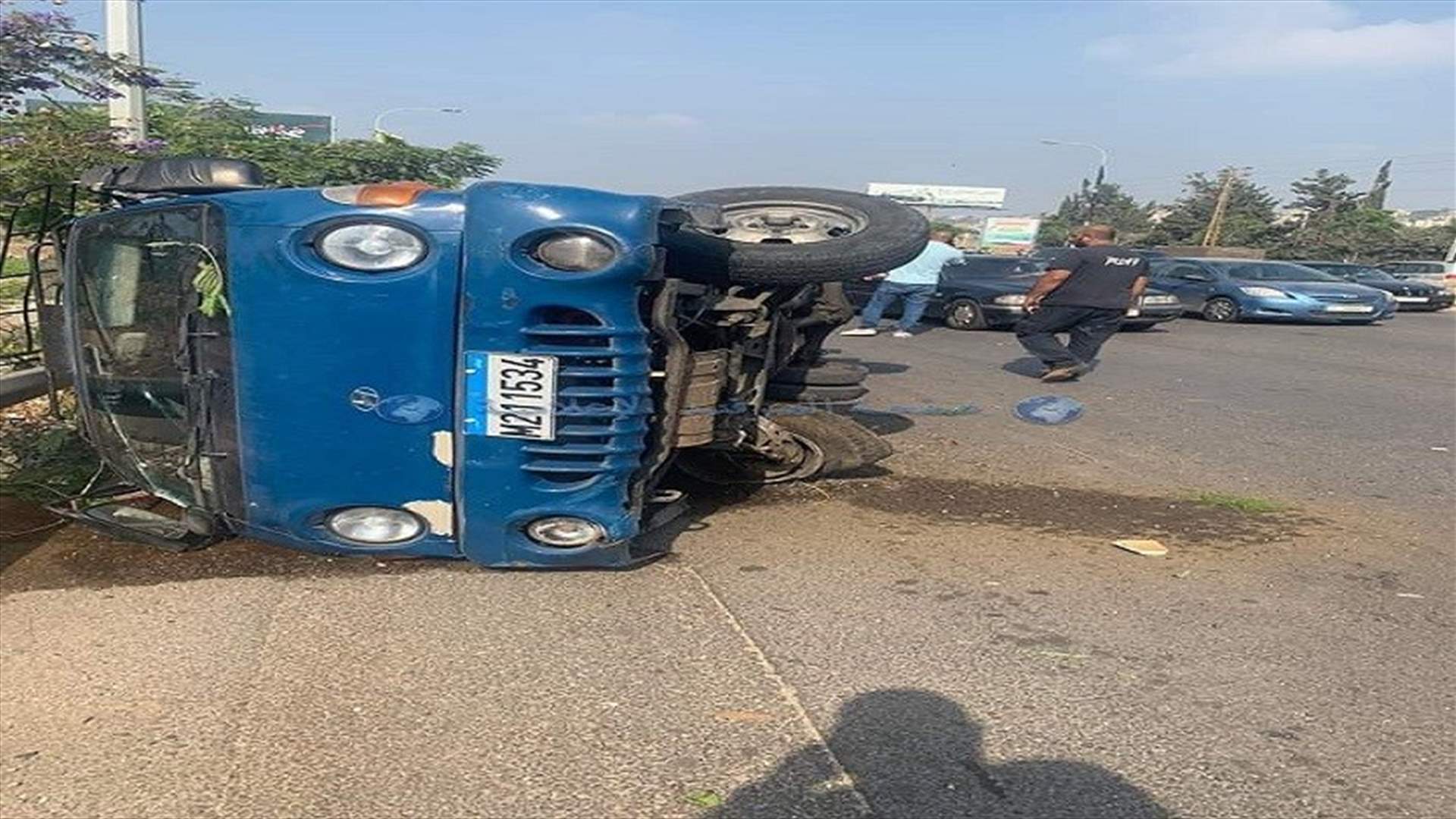 إصابة شخصين في حادث سير على اوتوستراد الزهراني