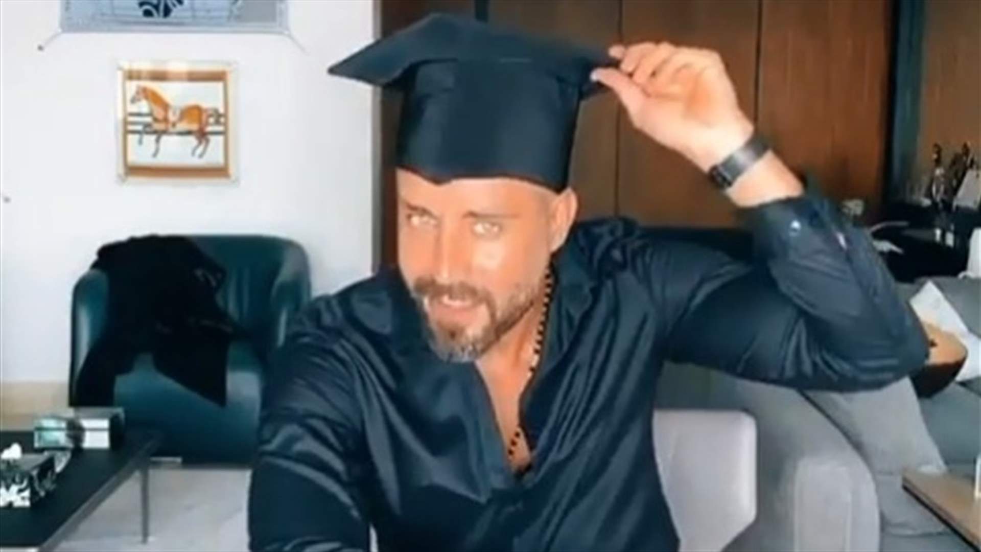 سعد رمضان يختصر سنوات من الدراسة بفيديو: "تخرّجت من الجامعة"