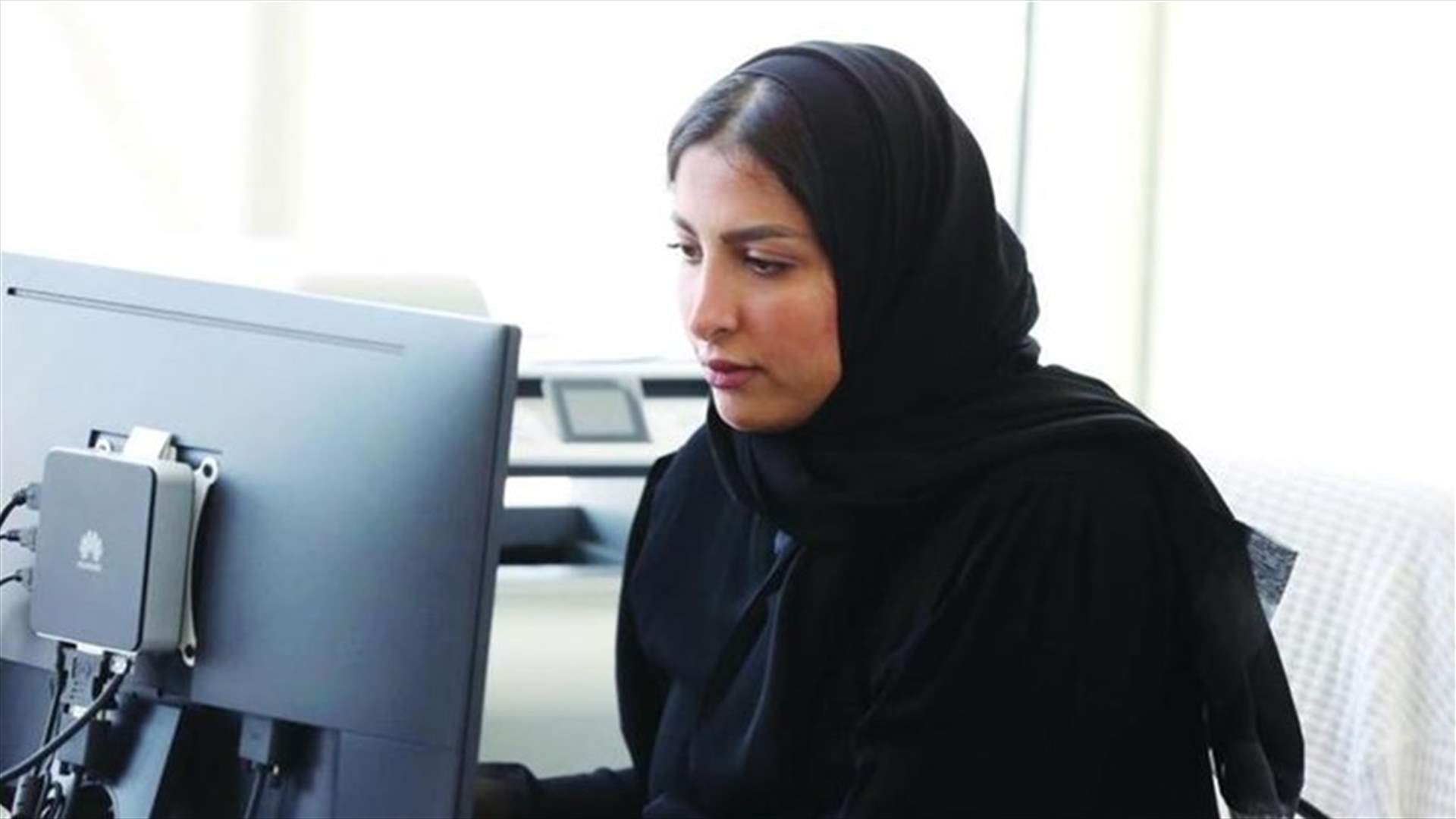 "كملي شغلك"... إهانة لموظفة سعودية تتحول إلى قضية رأي عام (فيديو)
