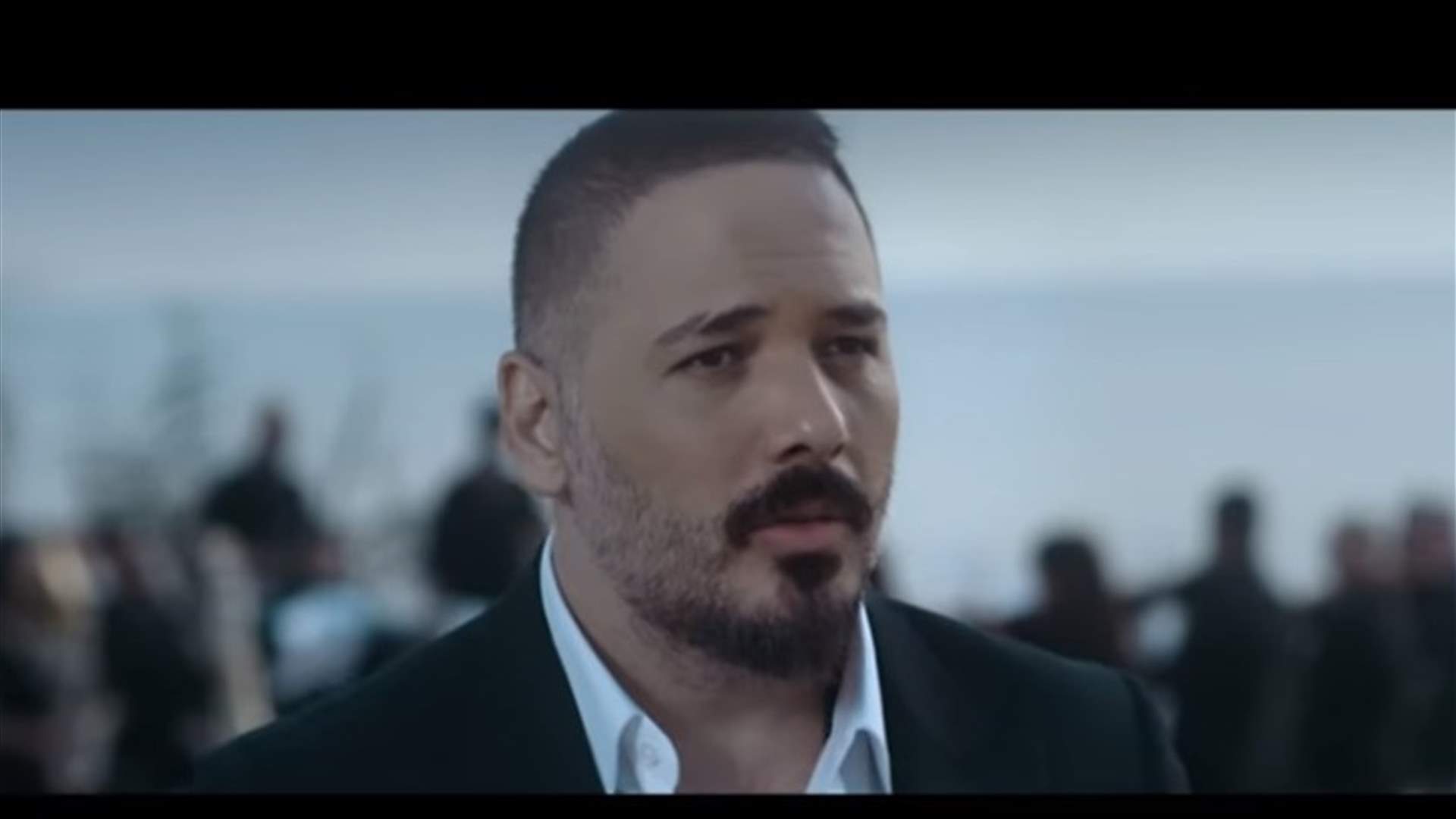 رامي عياش يمزج الحب والوجع والأمل في "أنا ثائر".. وكارمن لبس بطلة الفيديو كليب