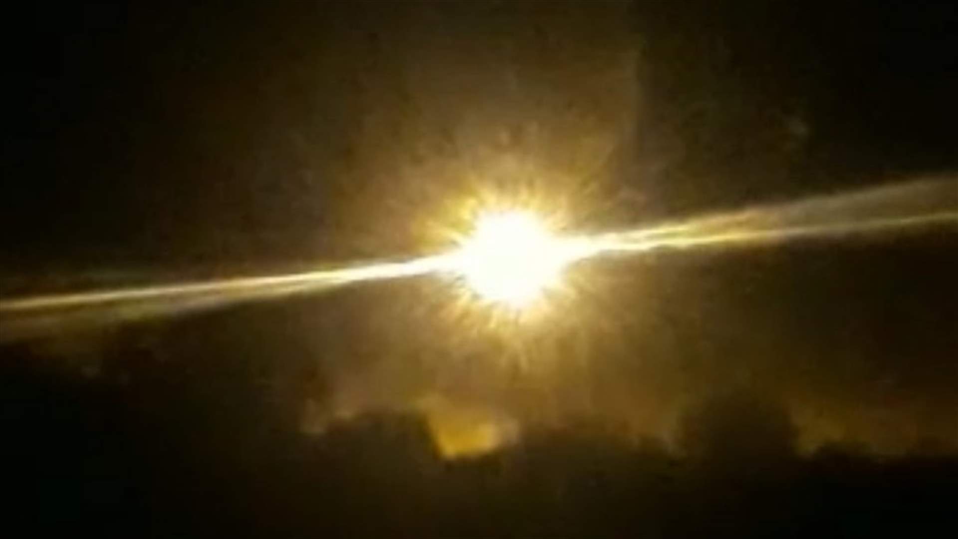 اسرائيل ألقت قنابل مضيئة فوق كروم الشراقي... واندلاع حريق