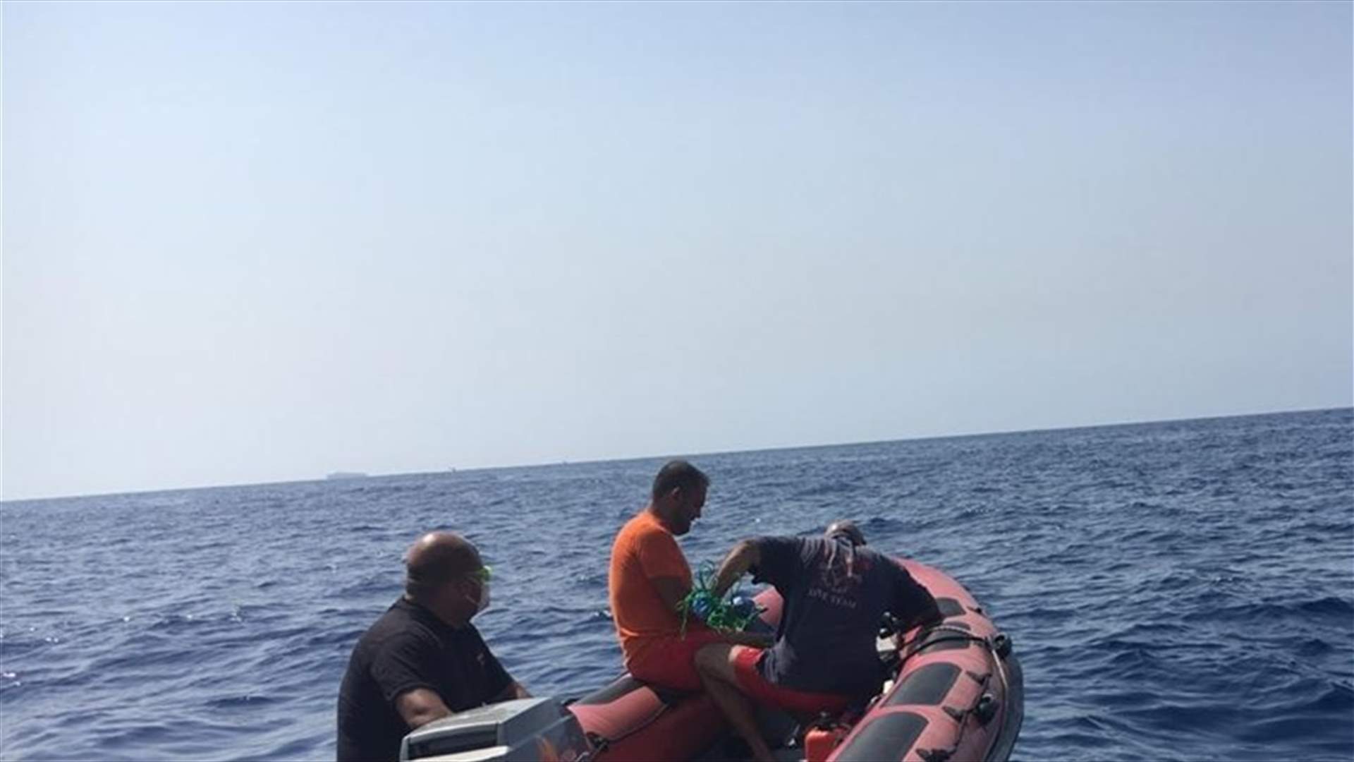 الجثة العائمة مقابل شاطئ الزوق تحمل رسالة مكتوبة من ركاب "قارب الموت"