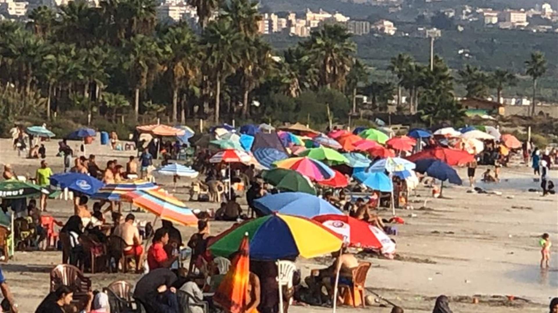 الإصابات اليومية بكورونا تتخطى الـ700... وإجراءات الوقاية تغيب عن شواطئ صور المزدحمة (صور)