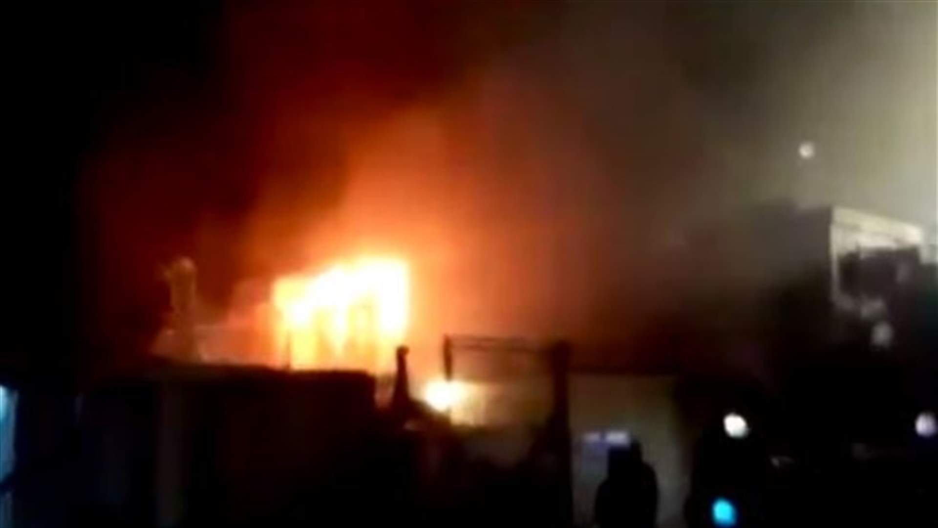 اليونان تعلن السيطرة على حريق اندلع في مخيم للمهاجرين في جزيرة ساموس