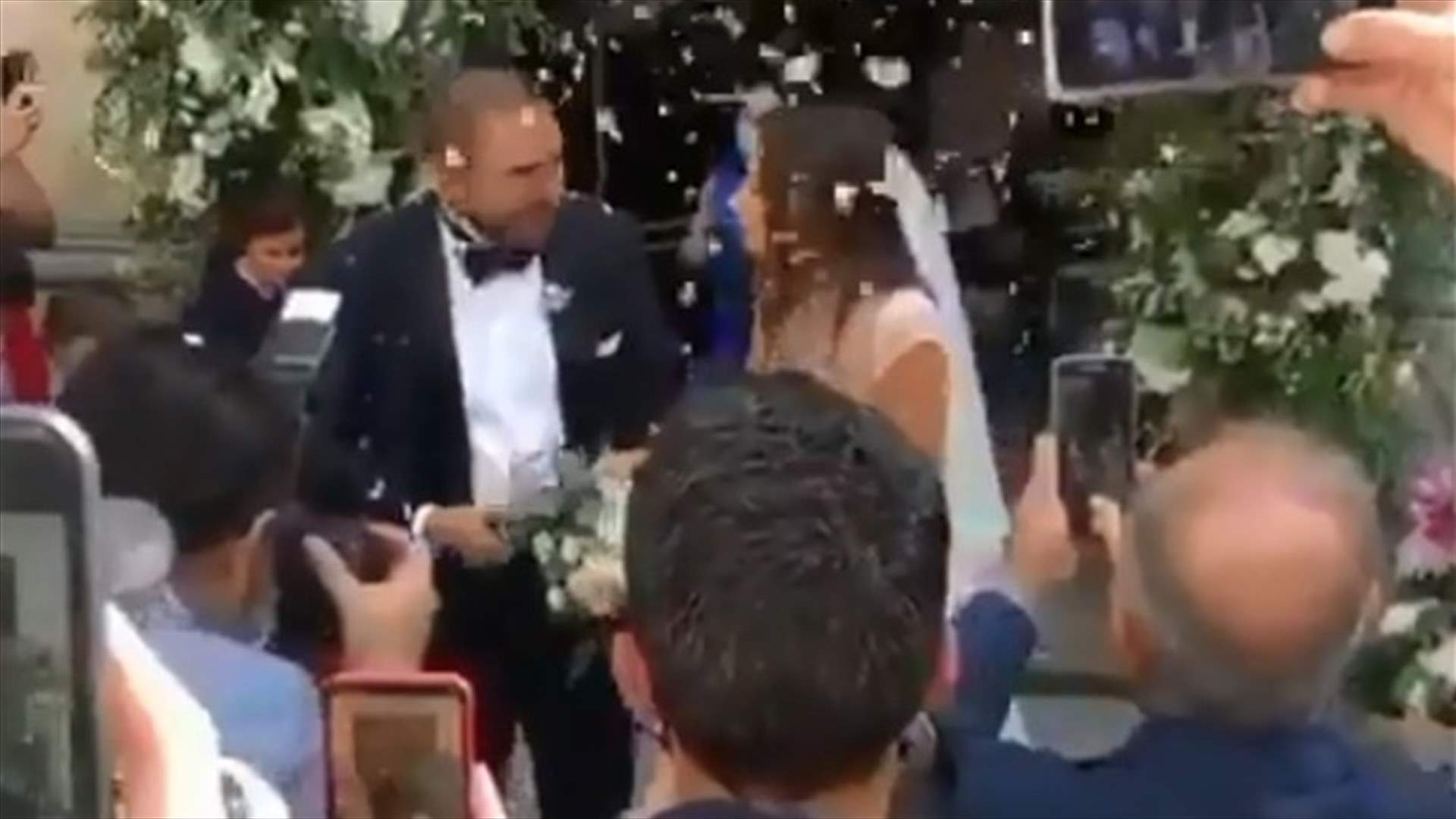 بعد زواجها مدنيّاً.. هبة طوجي عروس في الكنيسة وترقص بفستانها الأبيض (فيديو)