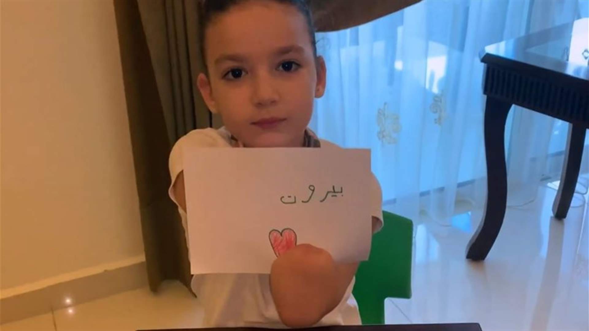الطفلة إيلا طنوس تغني وتكتب بيروت الأمل! (فيديو)