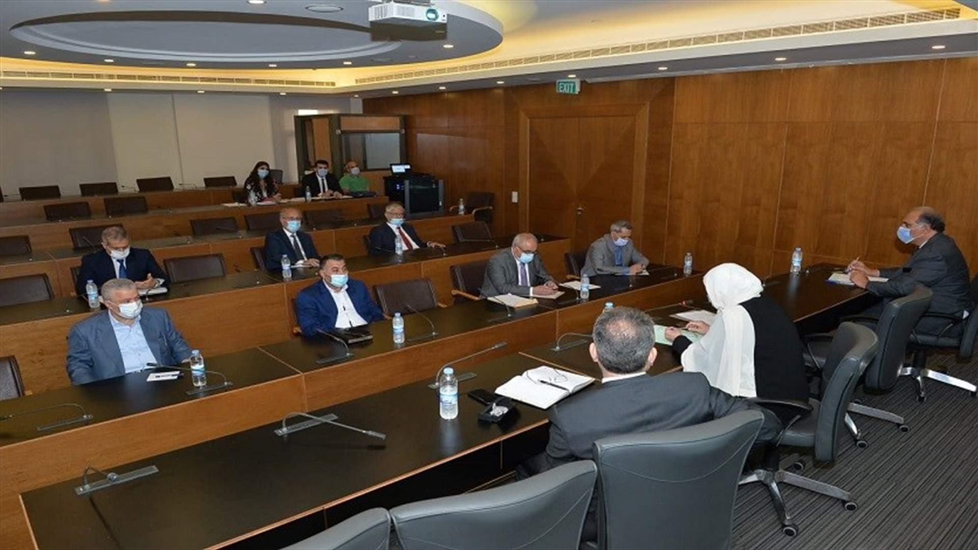 فرعية اللجان أقرت اقتراح قانون الزام مصرف لبنان صرف 10 آلاف دولار للطلاب في الخارج معدلا