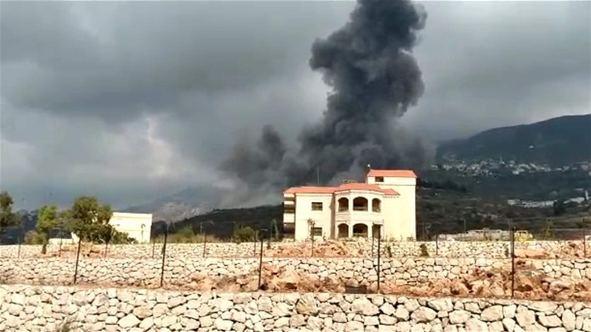 انفجار عين قانا وقع في مبنى سكني... حديثٌ عن أسلحة وذخائر وطوقٌ أمني في المكان