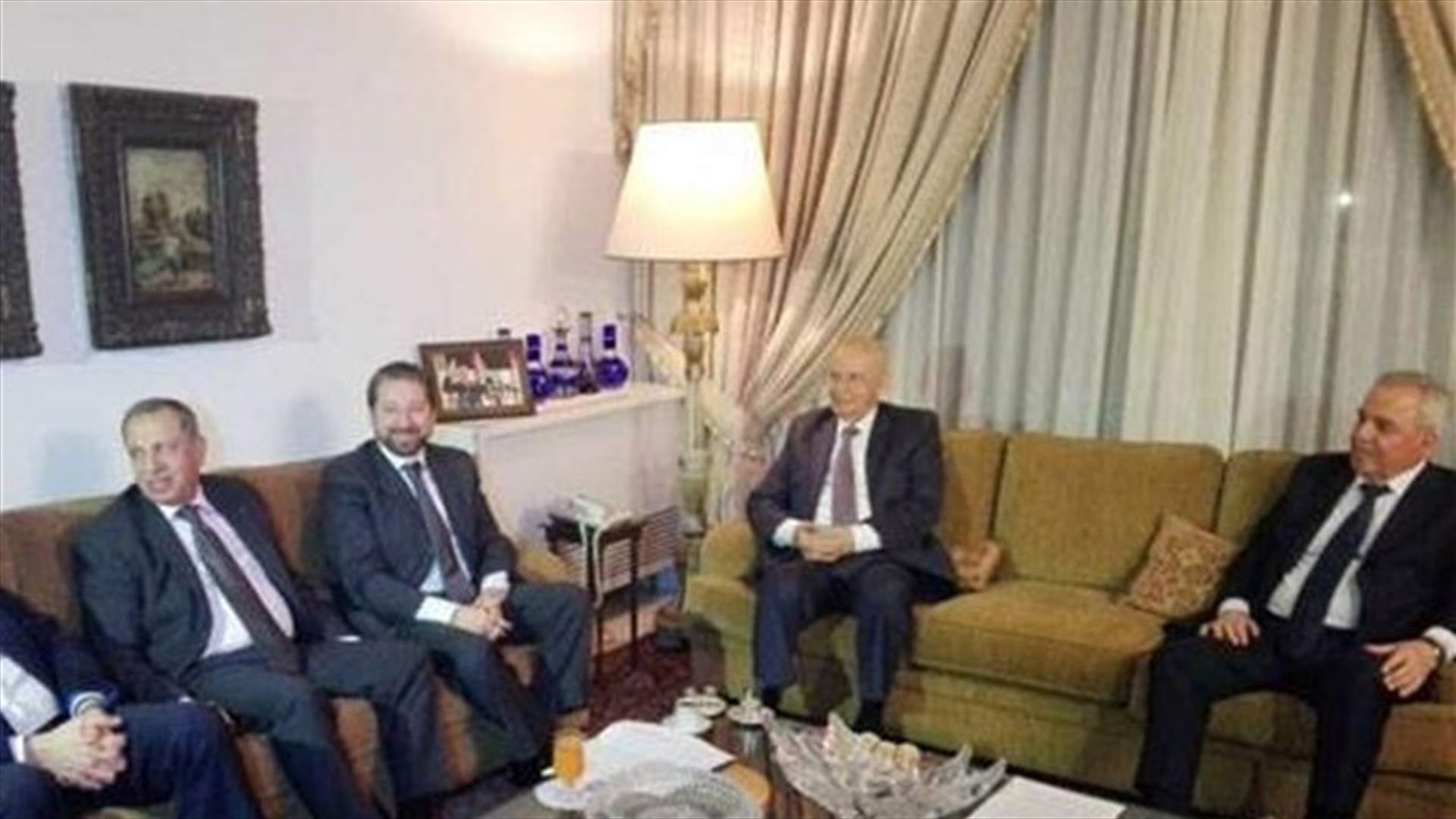 اللقاء التشاوري عرض الاوضاع السياسية والاقتصادية