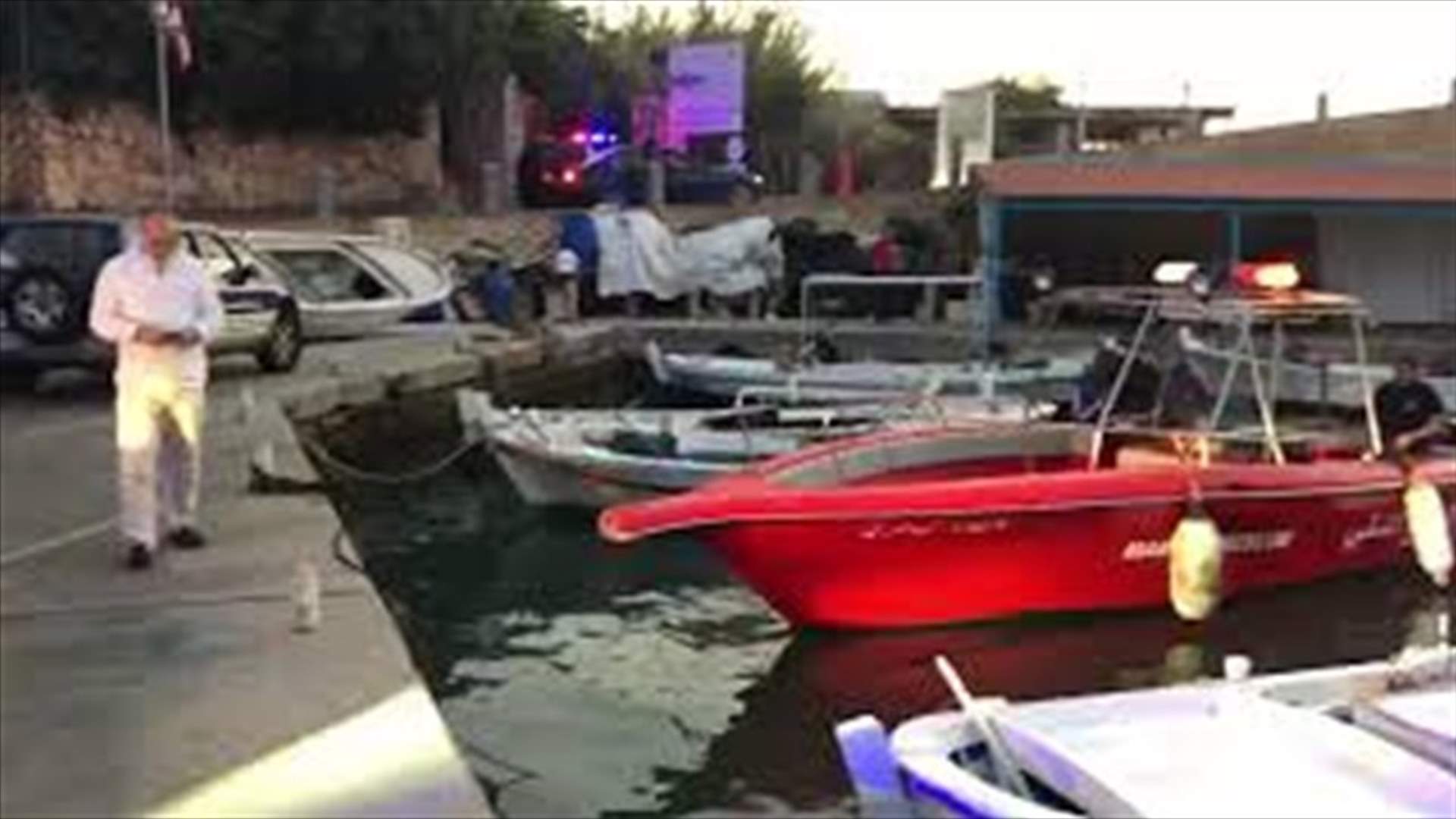 سحب جثة مقابل سواحل عمشيت (فيديو)