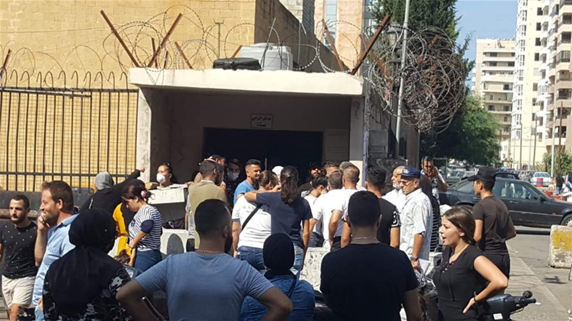 مسيرة احتجاجية في طرابلس... وقطع الطريق في ساحة النور