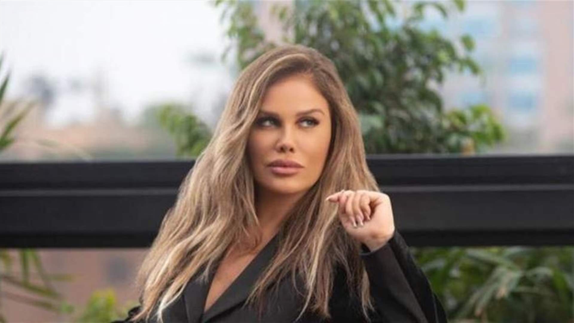 النفايات تتراكم تحت منزل نيكول سابا... "قرف أكتر من هيك ما في" (فيديو)