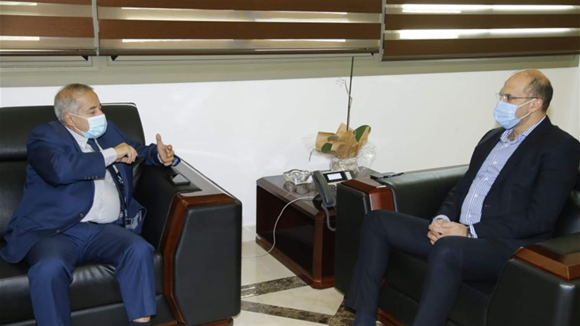 وزير الصحة بحث مع نقيب الصيادلة في ترشيد وصف الدواء وتوزيعه... اليكم التفاصيل