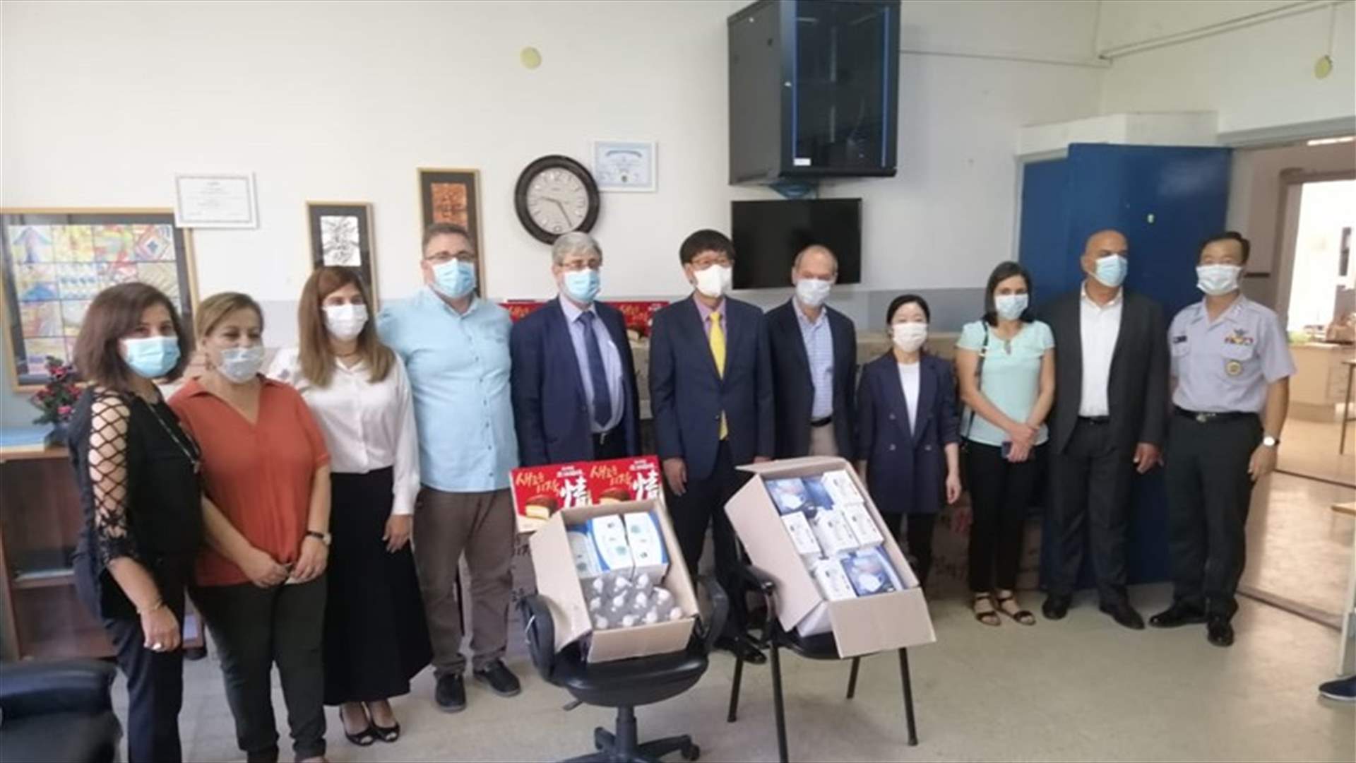 المجذوب تسلم هبة من سفير كوريا الجنوبية