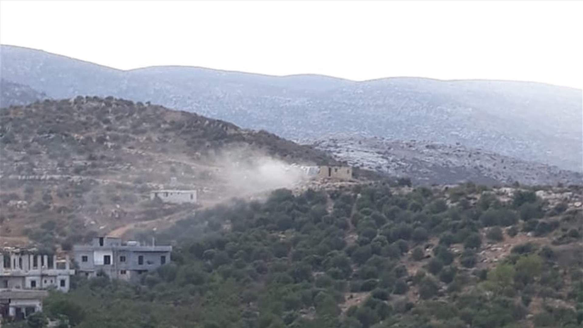 اشتباك بين الجيش ومجموعة مسلحة في وادي خالد (صور وفيديو)