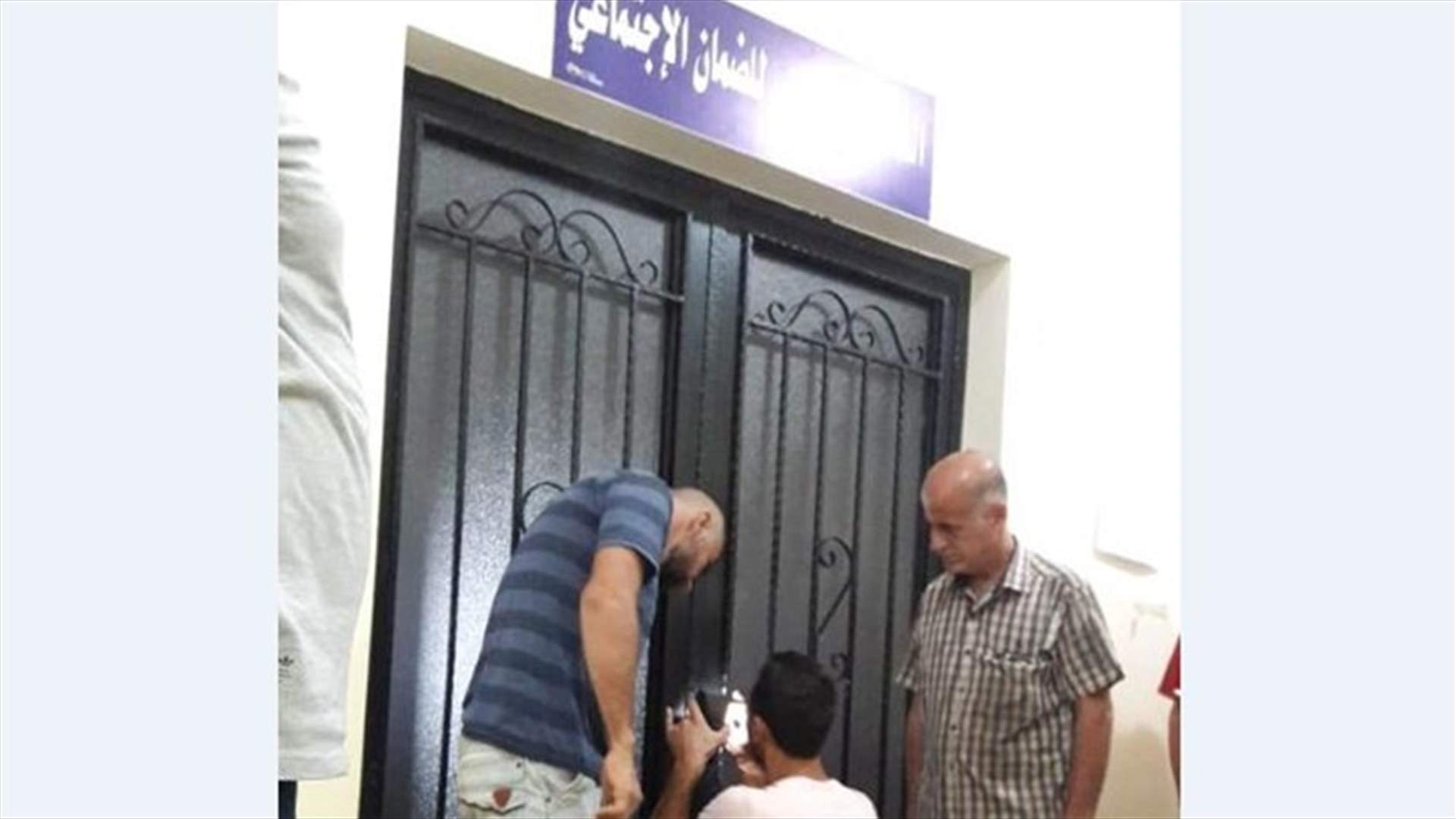 مجهولون خربوا قفل باب مركز ضمان حلبا