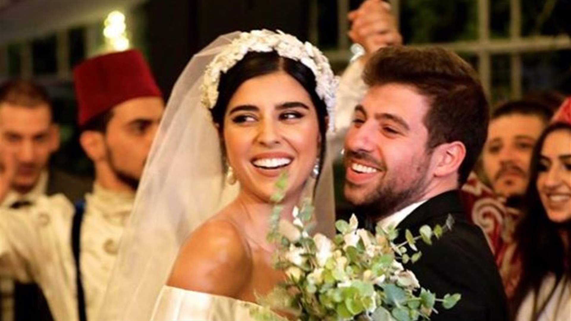 زينة مكي بفستانها الأبيض ليلة زفافها... مقتطفات رومانسية حالمة مع زوجها (فيديو)