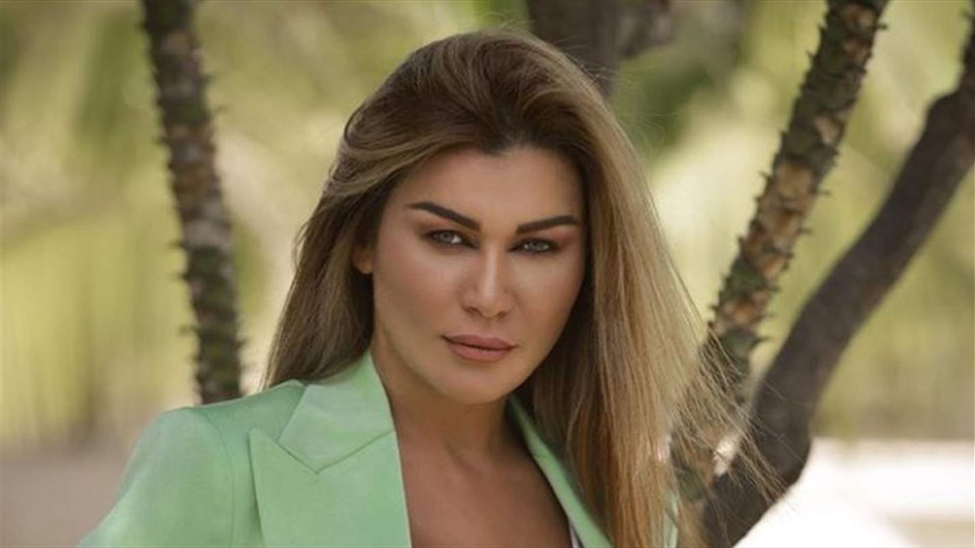 مزحة وقبلة حميمة.. نادين الراسي تشعل مواقع التواصل الإجتماعي مع خطيبها (فيديو)