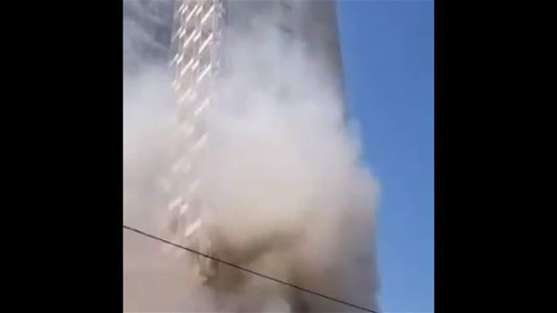 السيطرة على حريق في أحد طوابق كهرباء لبنان (فيديو)