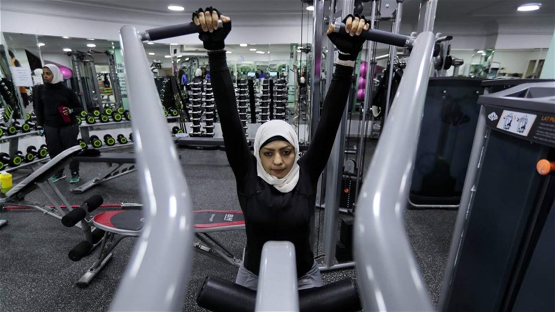 سعوديات يرفعن الأثقال... ويبرعن في رياضة بناء الأجسام
