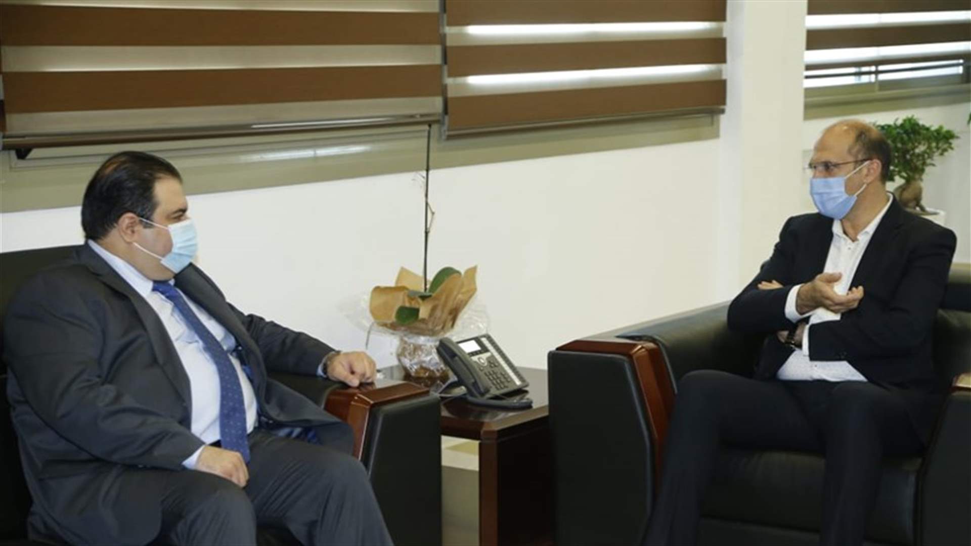 وزير الصحة تبلغ قرار الحكومة العراقية إعادة افتتاح الملحقية الصحية في السفارة