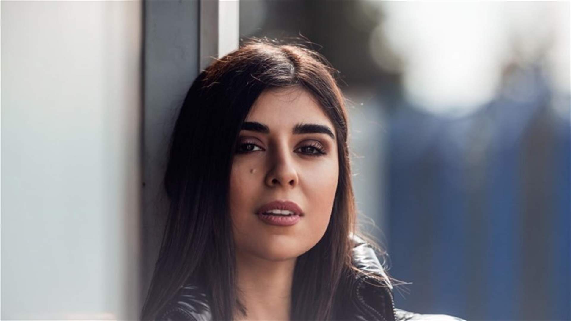 أوّل ظهور لزينة مكي ونبيل خوري بعد زواجهما.. قبلة في المصعد