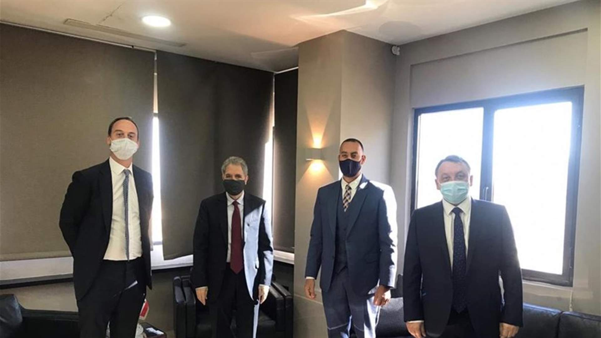 اجتماع بين وزني وفريق عمل شركة التدقيق الجنائي Alvarez&Marsal...