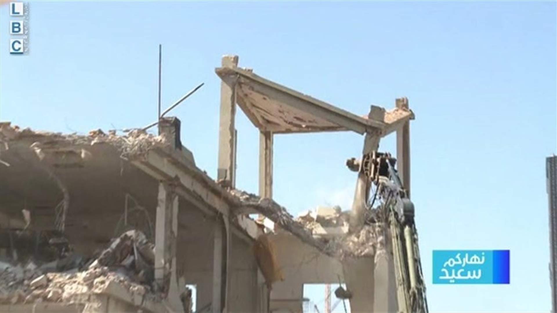 Army removes parts of a damaged building at Beirut port-[VIDEO]