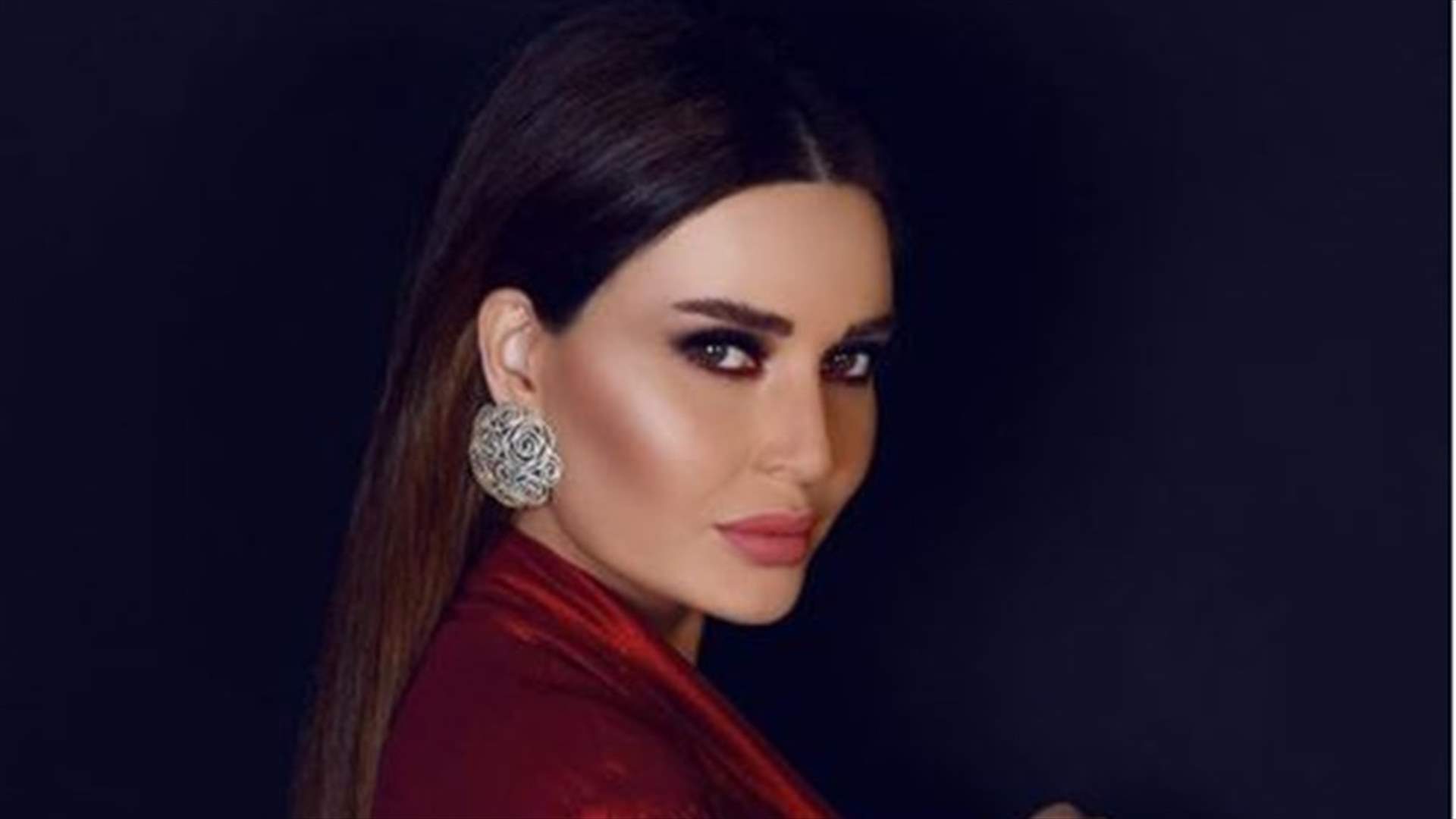 صورة مميزة لسيرين عبد النور في &quot;اليوم العالمي للإبتسامة&quot;... عصفورين بحجر