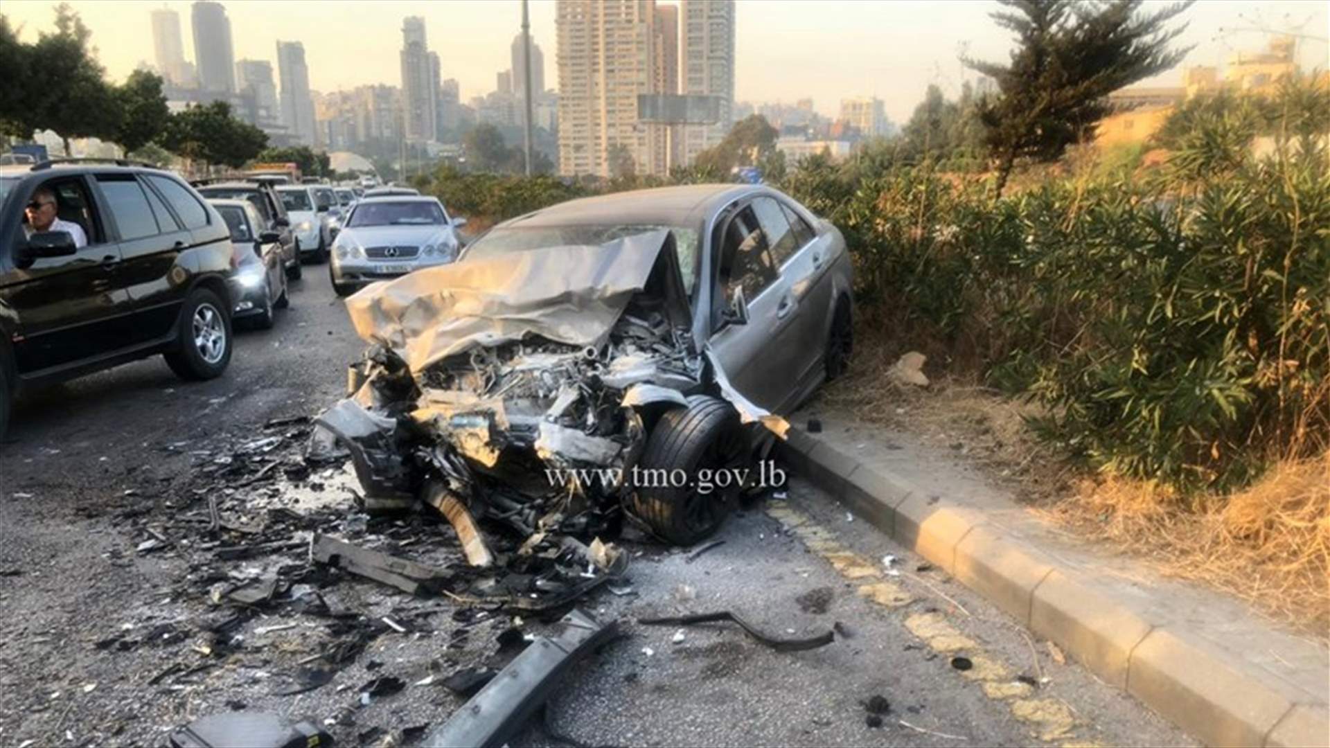 قتيلان بحادث مروع على اوتوستراد الرئيس لحود (صوَر)