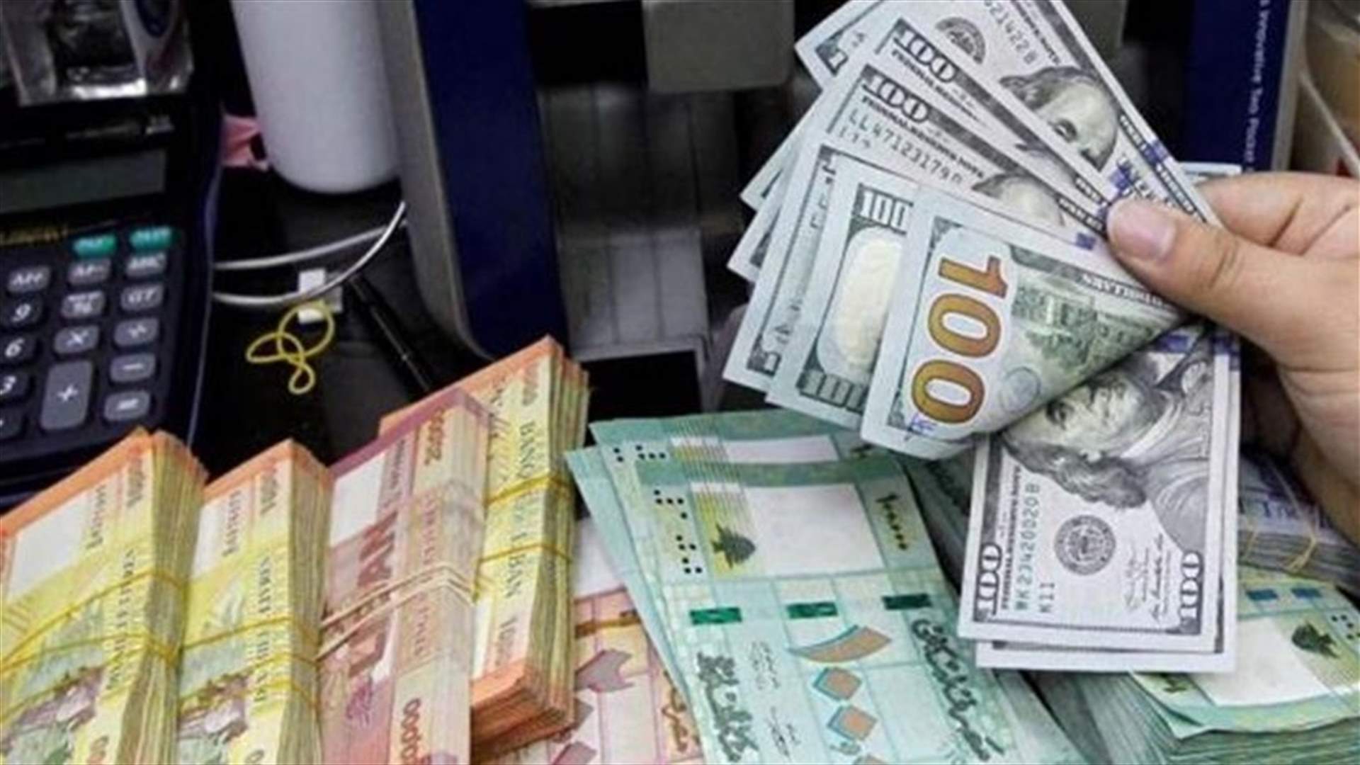 ارتفاع دولار السوق السوداء لا يرتبط حصراً بملف رفع الدعم... (الجمهورية)