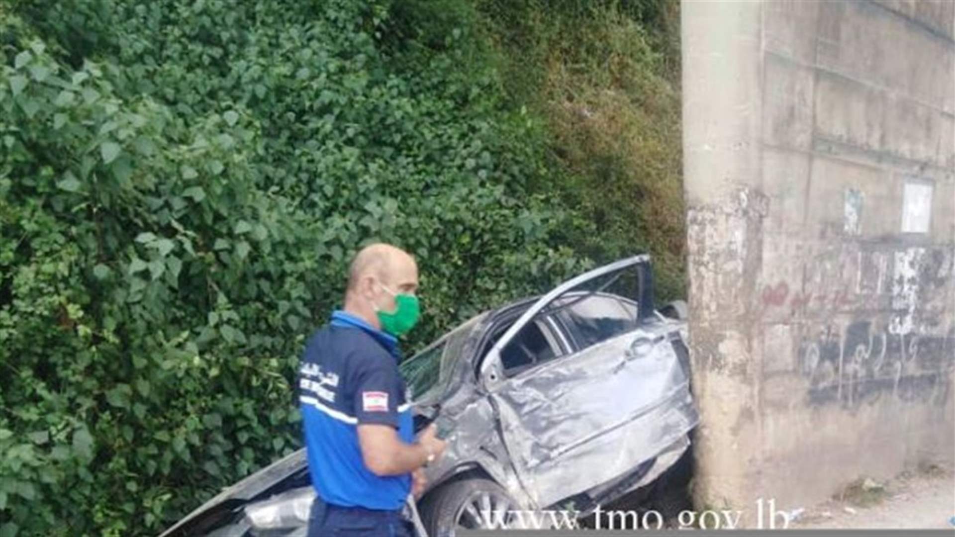 جريحان اثر تدهور سيارة على اوتوستراد العقيبة