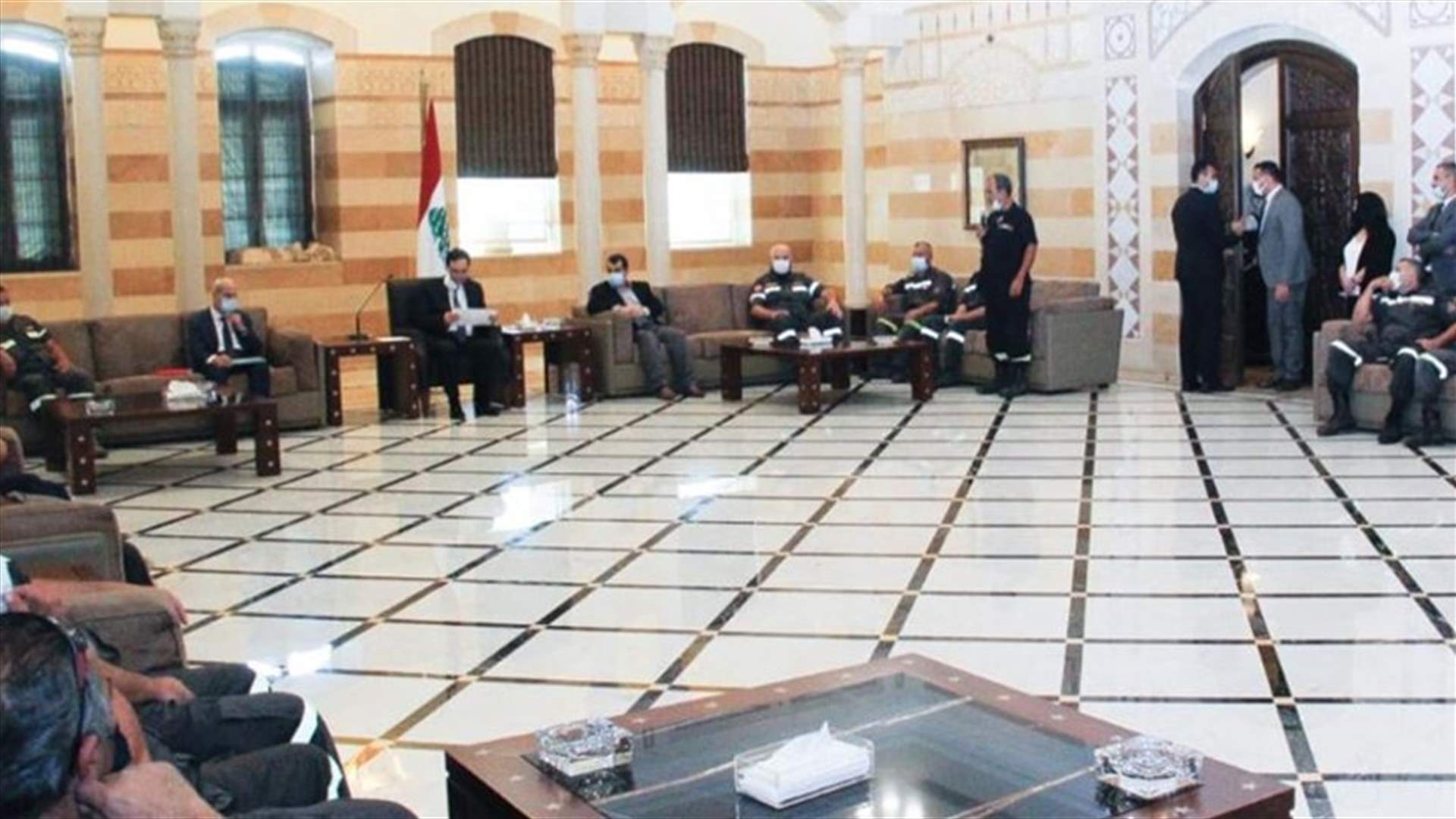 دياب أكد استعداده لإصدار المرسوم التطبيقي لتثبيت متطوعي الدفاع المدني