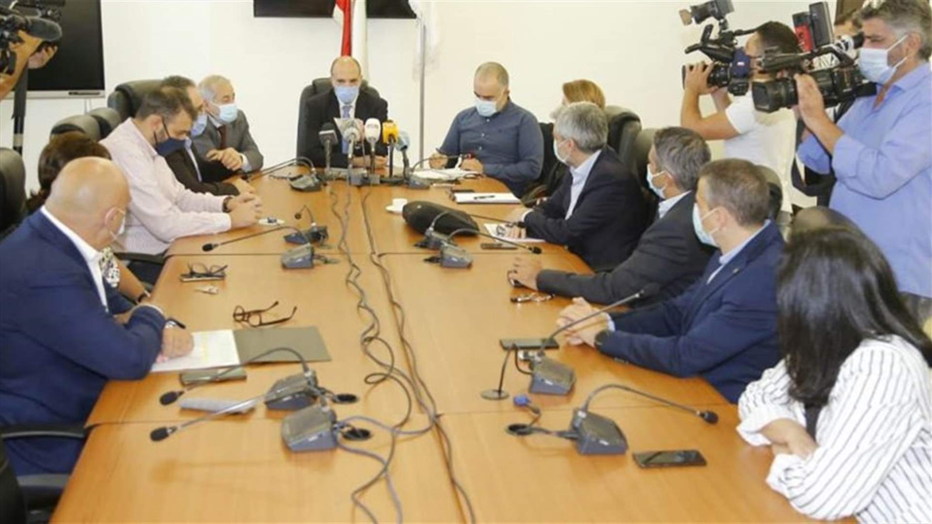 وزير الصحة اتخذ قرارا باقفال صيدليتين... واعلن البدء بحملات تفتيش في الشركات والمستودعات والصيدليات