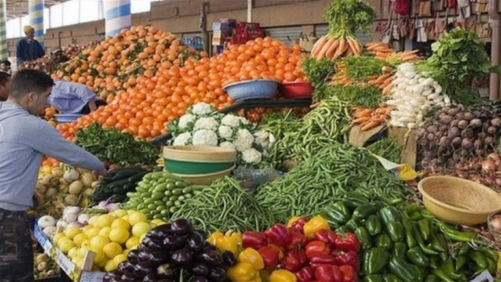 مزارعو البقاع شكوا عودة تهريب السلع الزراعية المنتجة في سوريا الى اسواقهم وهددوا باقفال الطريق
