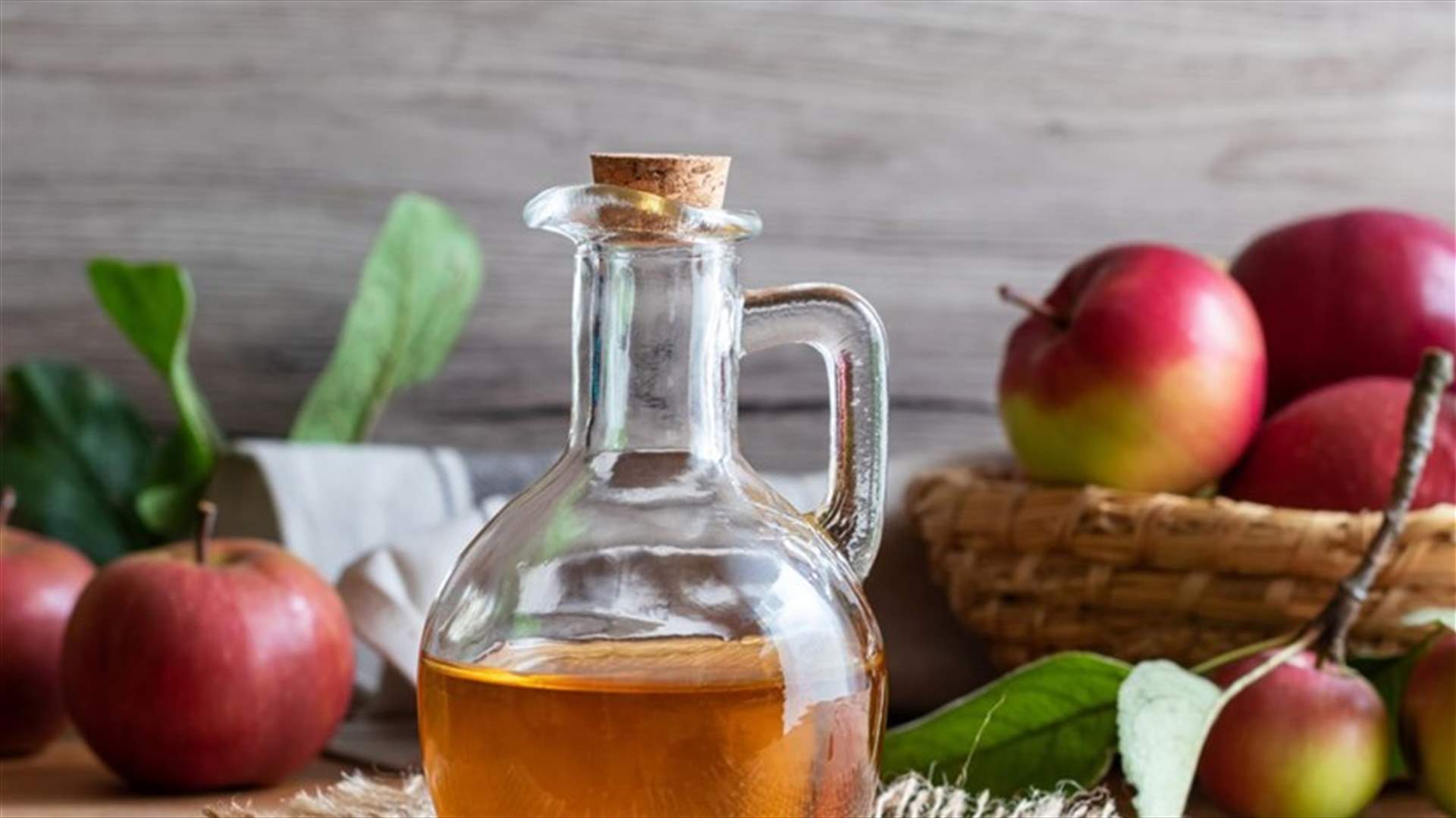 4 فوائد صحية لشرب خل التفاح مع الماء قبل النوم!