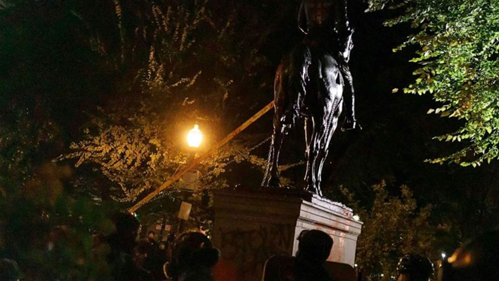 ترامب ينعت متظاهرين أسقطوا تمثالي لينكولن وروزفلت في بورتلاند بـ&quot;الحيوانات&quot;