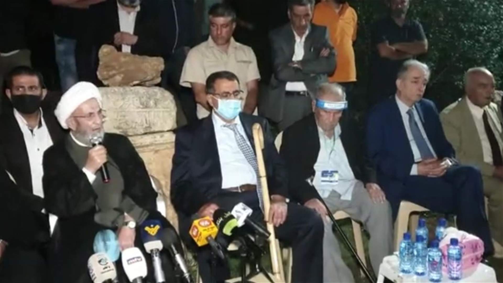 الوكيل الشرعي العام للخامنئي في لبنان مقدما التعازي لآل شمص: سنكون جميعا في مواجهة المجرم
