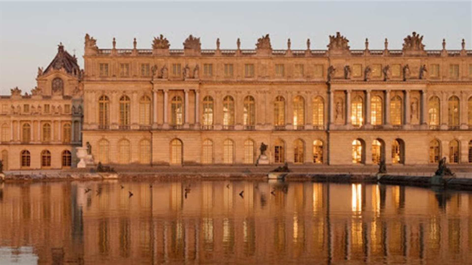 في فرنسا... التحف بفراش سرير وتسلّل إلى قصر فرساي معتبراً نفسه ملكاً
