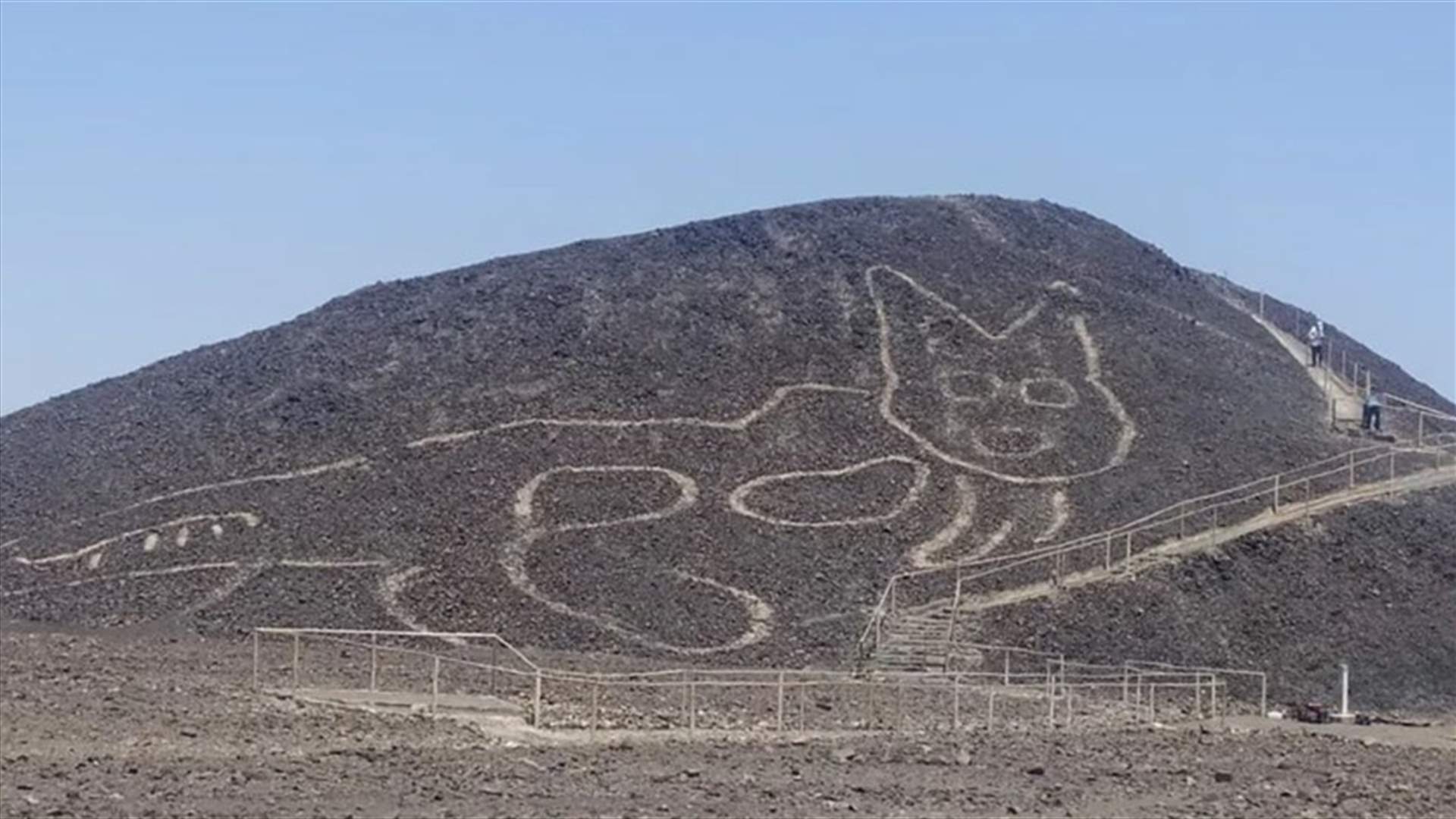 اكتشاف نقشة قط عملاق تعود لأكثر من ألفي عام في بيرو
