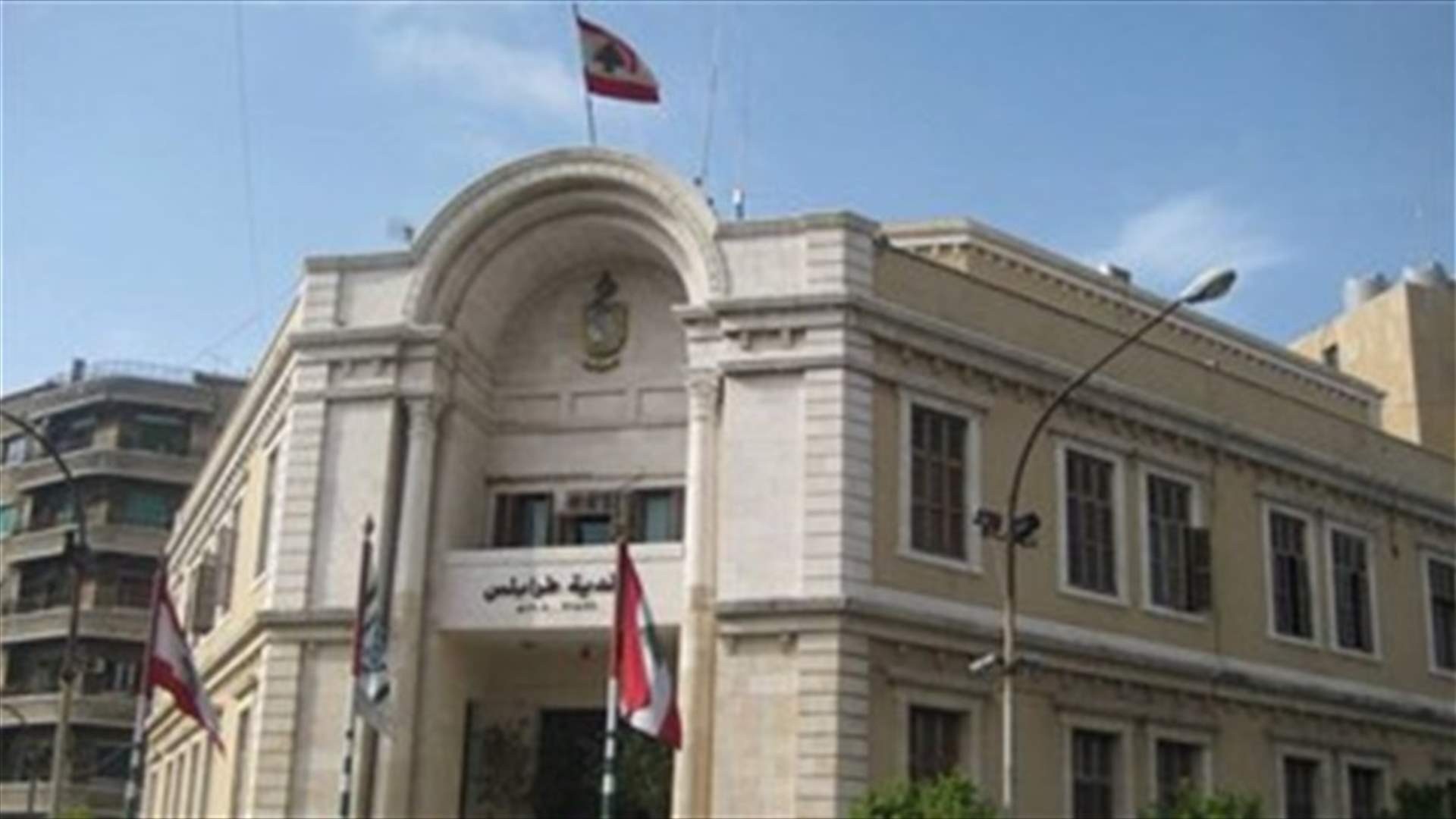 بلدية طرابلس: لم ترفع صورة الأسد ولا علم سوريا لتصوير لقطات من مسلسل داخل البلدية