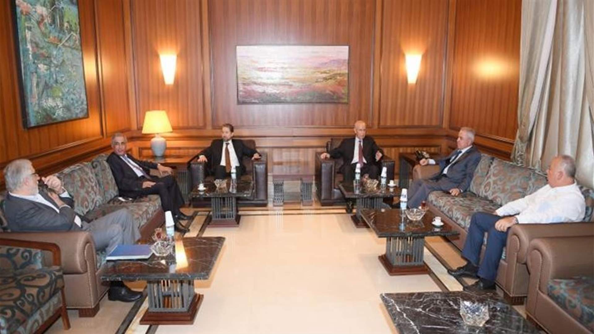 اللقاء التشاوري اتخذ قراره... هل يسمي الحريري؟
