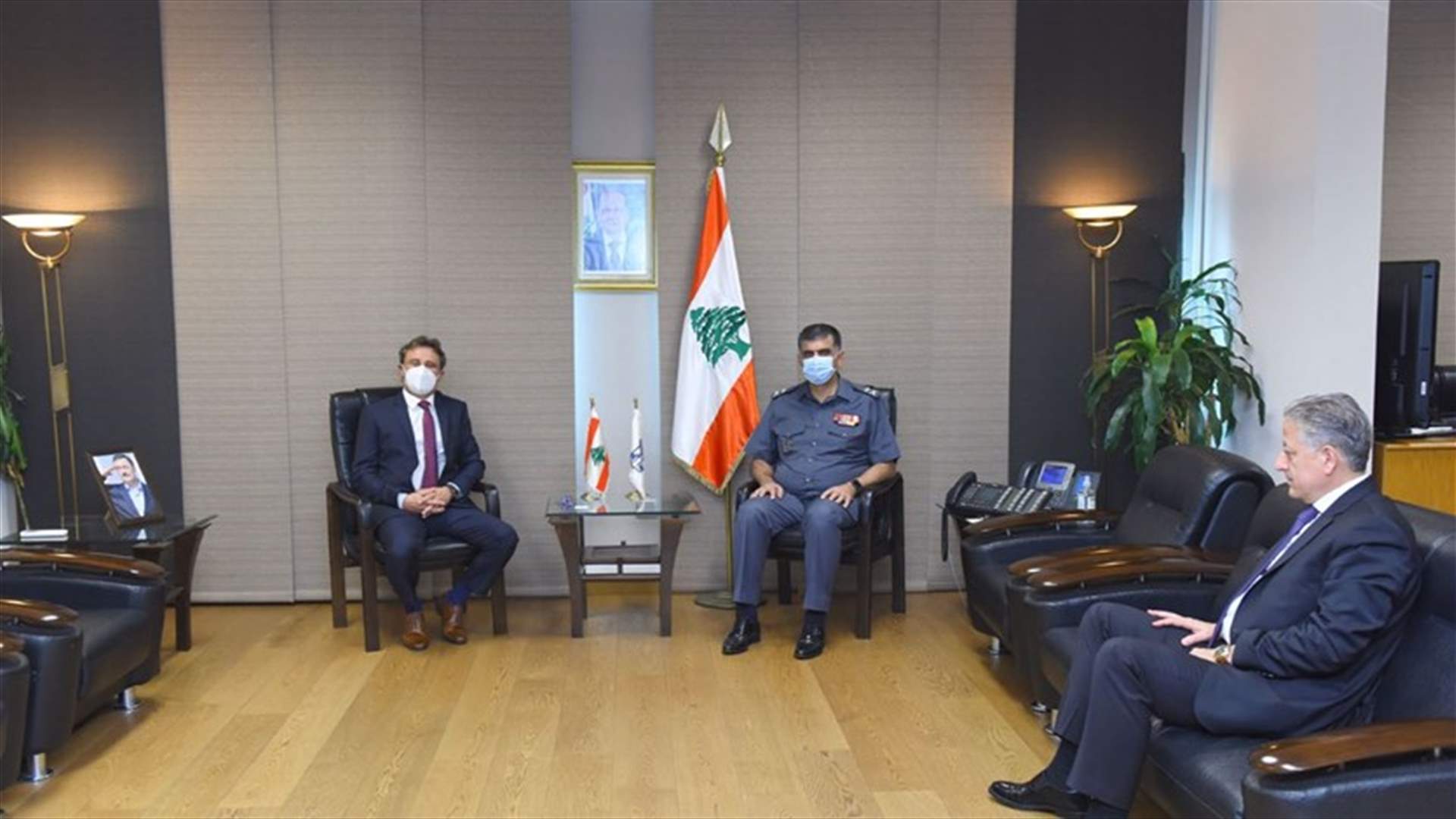 عثمان عرض الاوضاع مع سفير قبرص