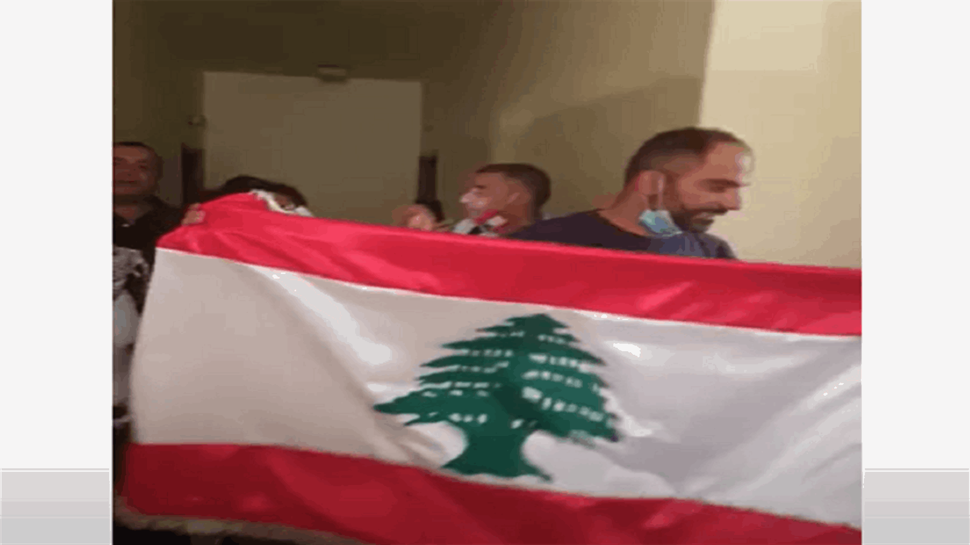 محتجون يقتحمون المؤسسة الوطنية للاستخدام في منطقة المتحف