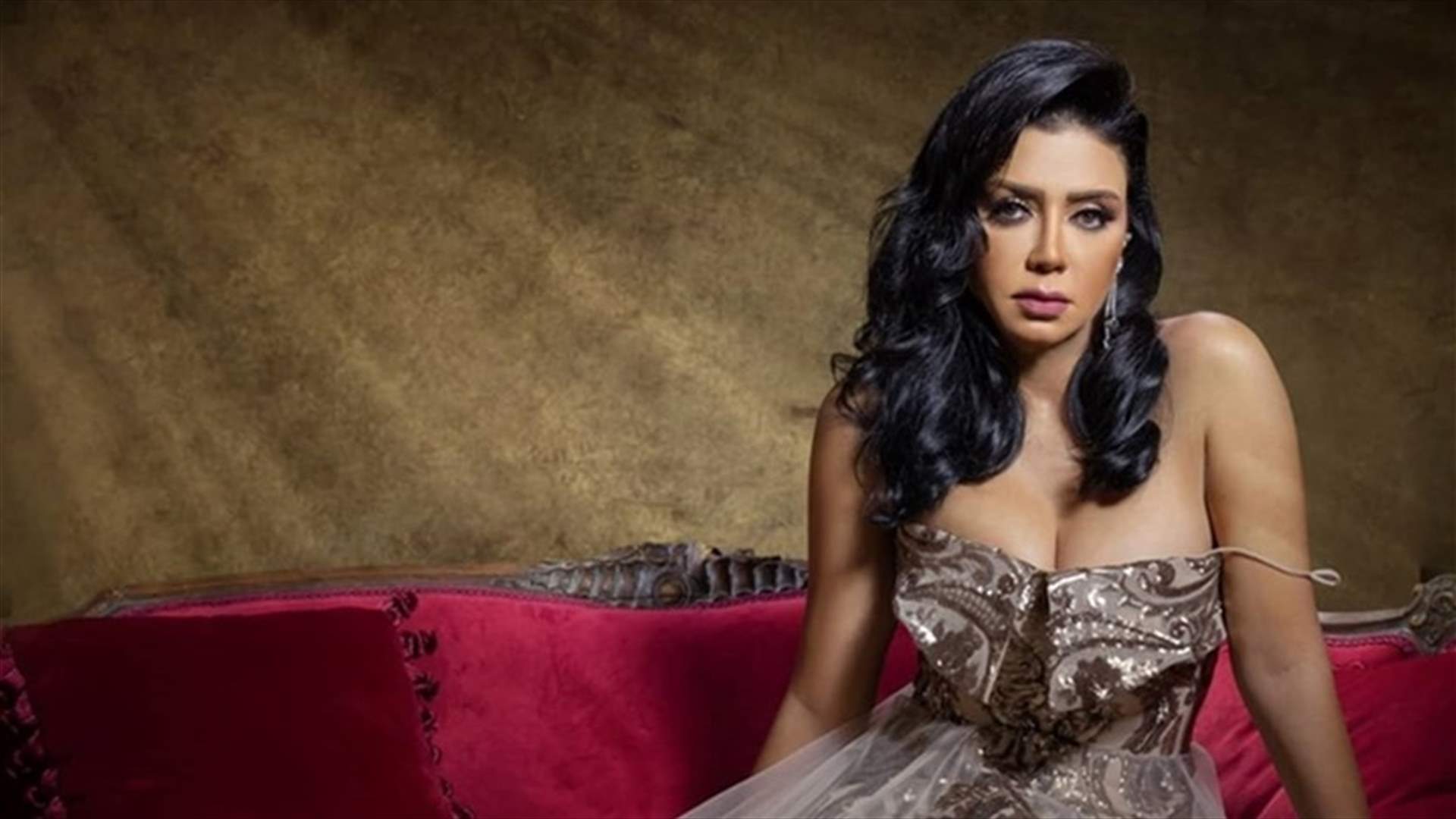 رانيا يوسف تتعرّض للسخرية بسبب فستانها في مهرجان الجونة... صورة غريبة تصدّرت الانترنت