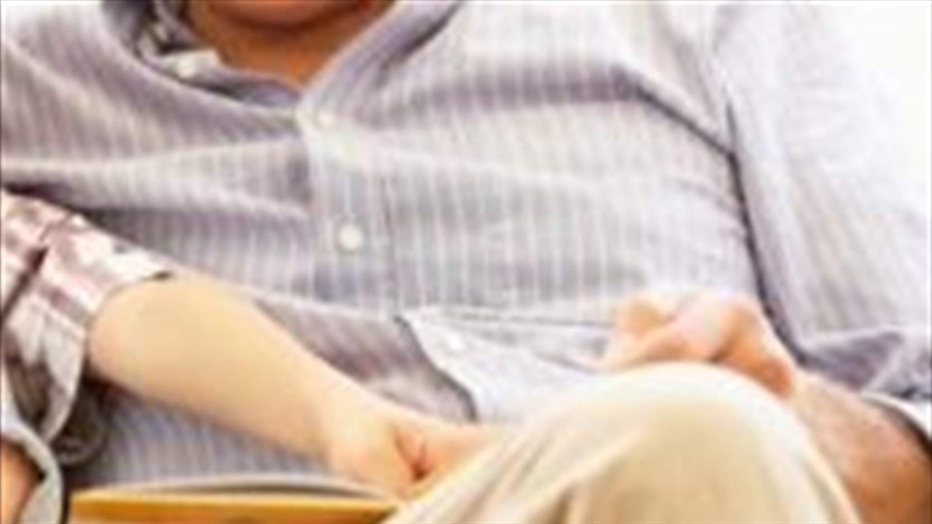 مأساة وفاة طفل... من على حضن جده!