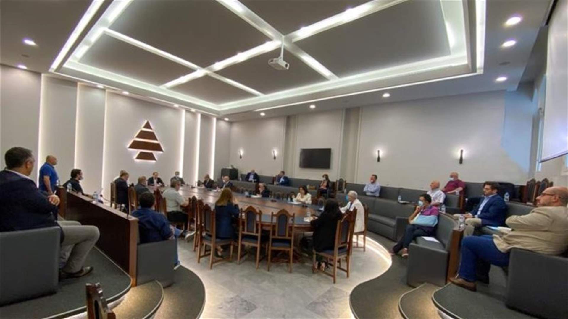الكتائب: اركان التسوية فوضوا التشكيل لحزب الله وعلى النواب الاستقالة