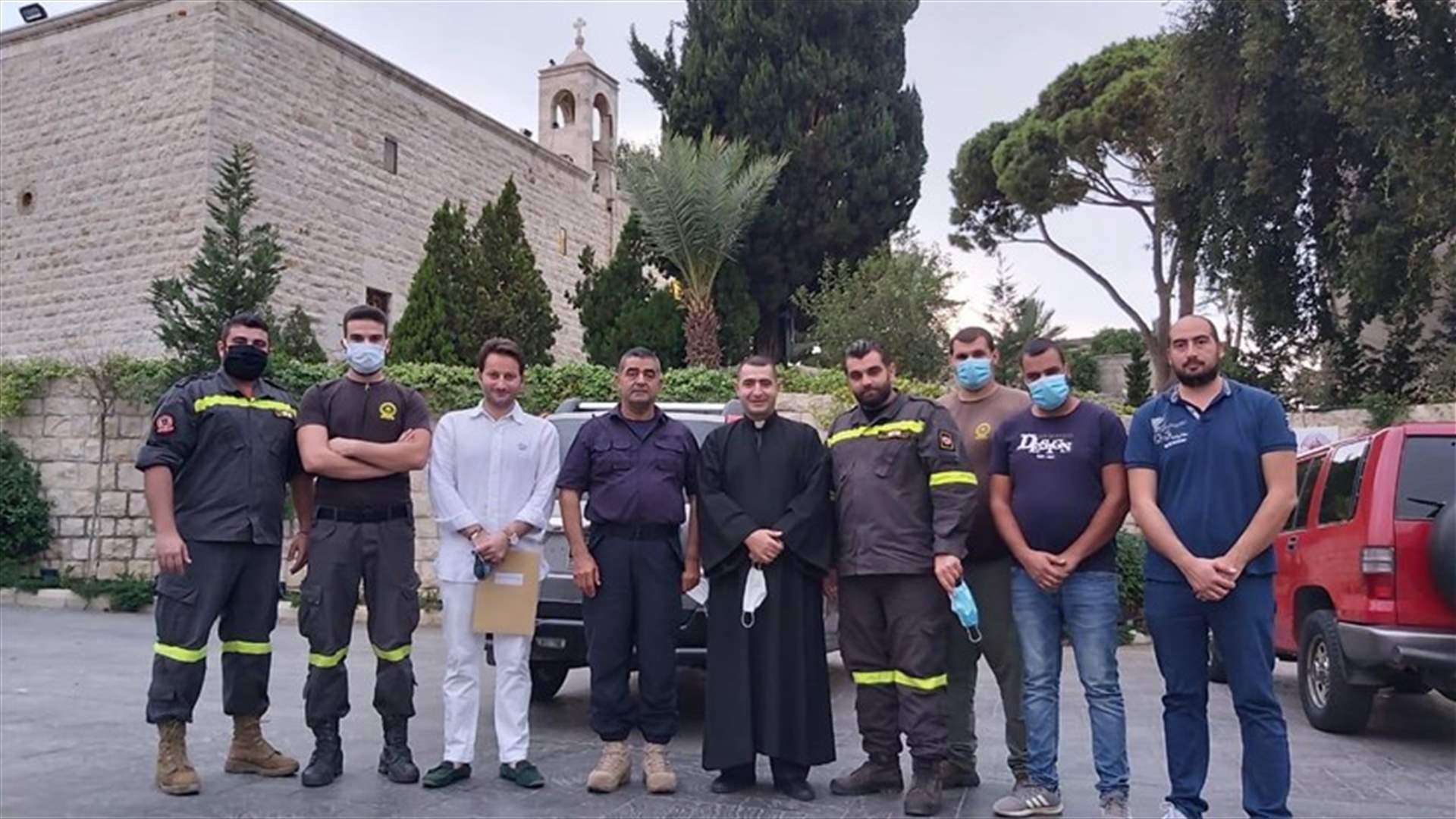 لجنة وقف السيدة تبرعت بهبة مالية لتصليح احدى آليات الدفاع المدني التابعة لمركز جبيل الاقليمي