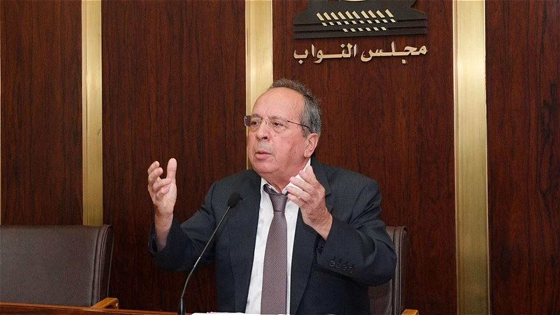 السيد: تلفون زغير من الزعيم أو زلمتو...بيركض القاضي متل الشاطر